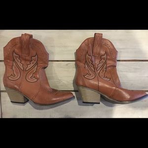 MIA brown western short booties